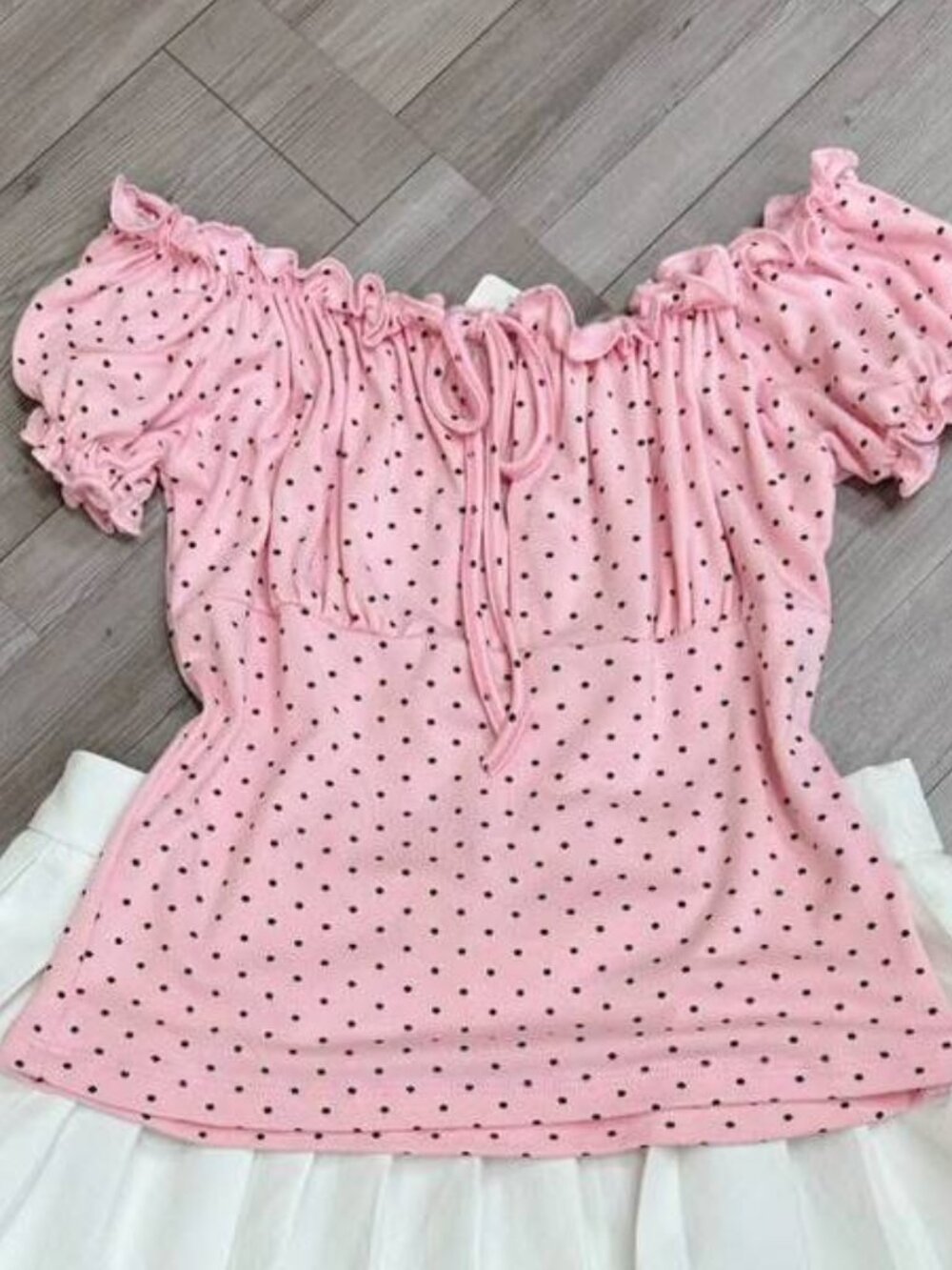 Pink Polka Dot Off Shoulder Top & White Pleated Skirt Set - Picture 2 of 5